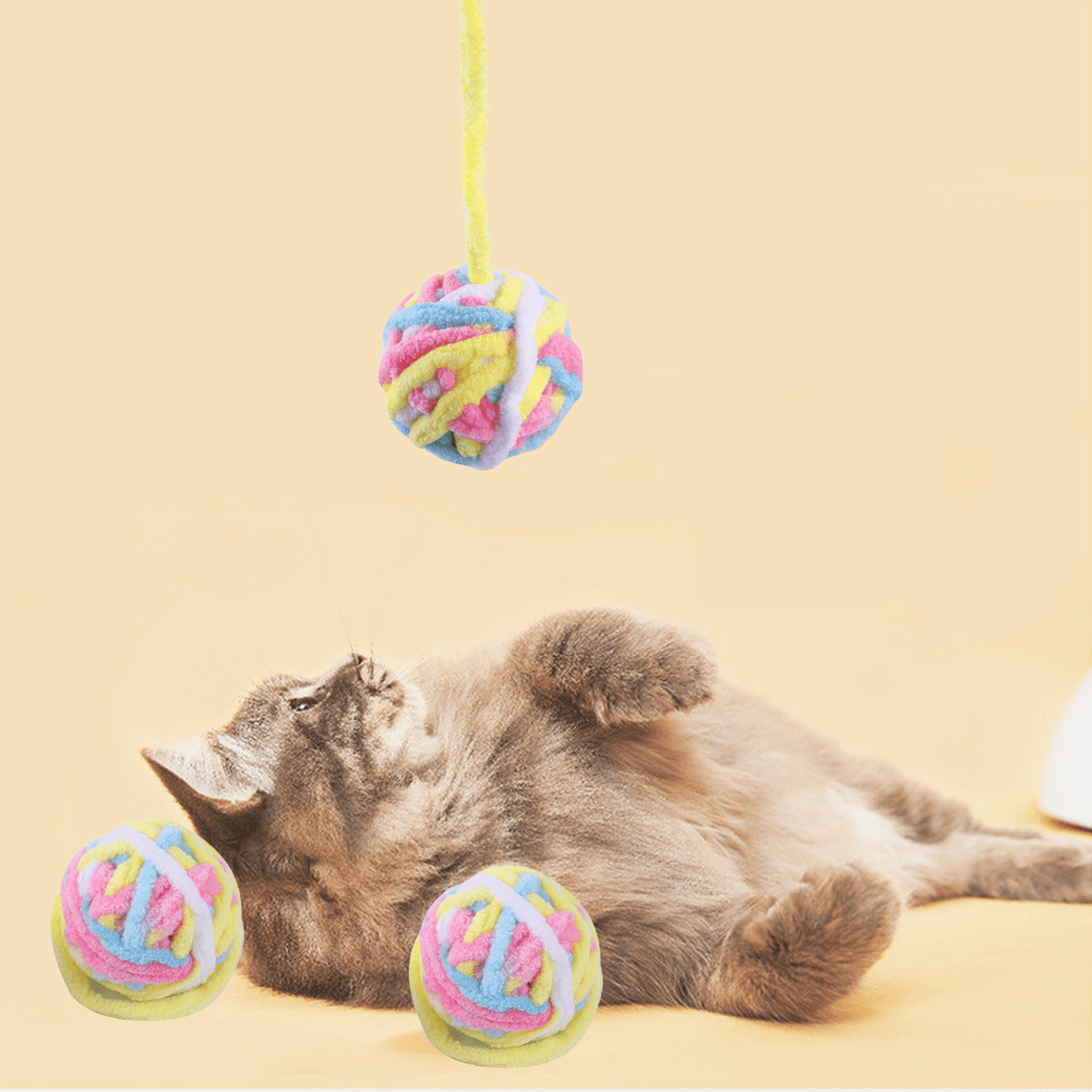 Woolen cat toy ball (with bell inside) Woolen ball attracts The cat's attention during chasing and flapping